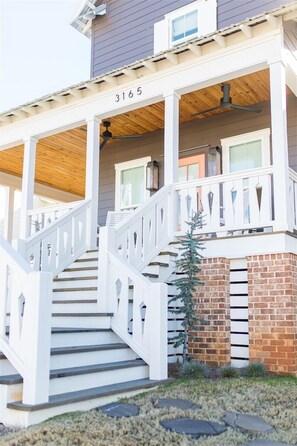 Exterior detail - Brown Eyed Girl at River Rocks Plantation (Guntersville)