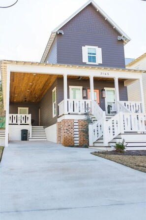 Exterior - Brown Eyed Girl at River Rocks Plantation (Guntersville)