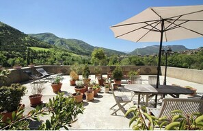 Outdoor dining - Charming gîte with swimming pool in a house full of character (Sainte-Croix)