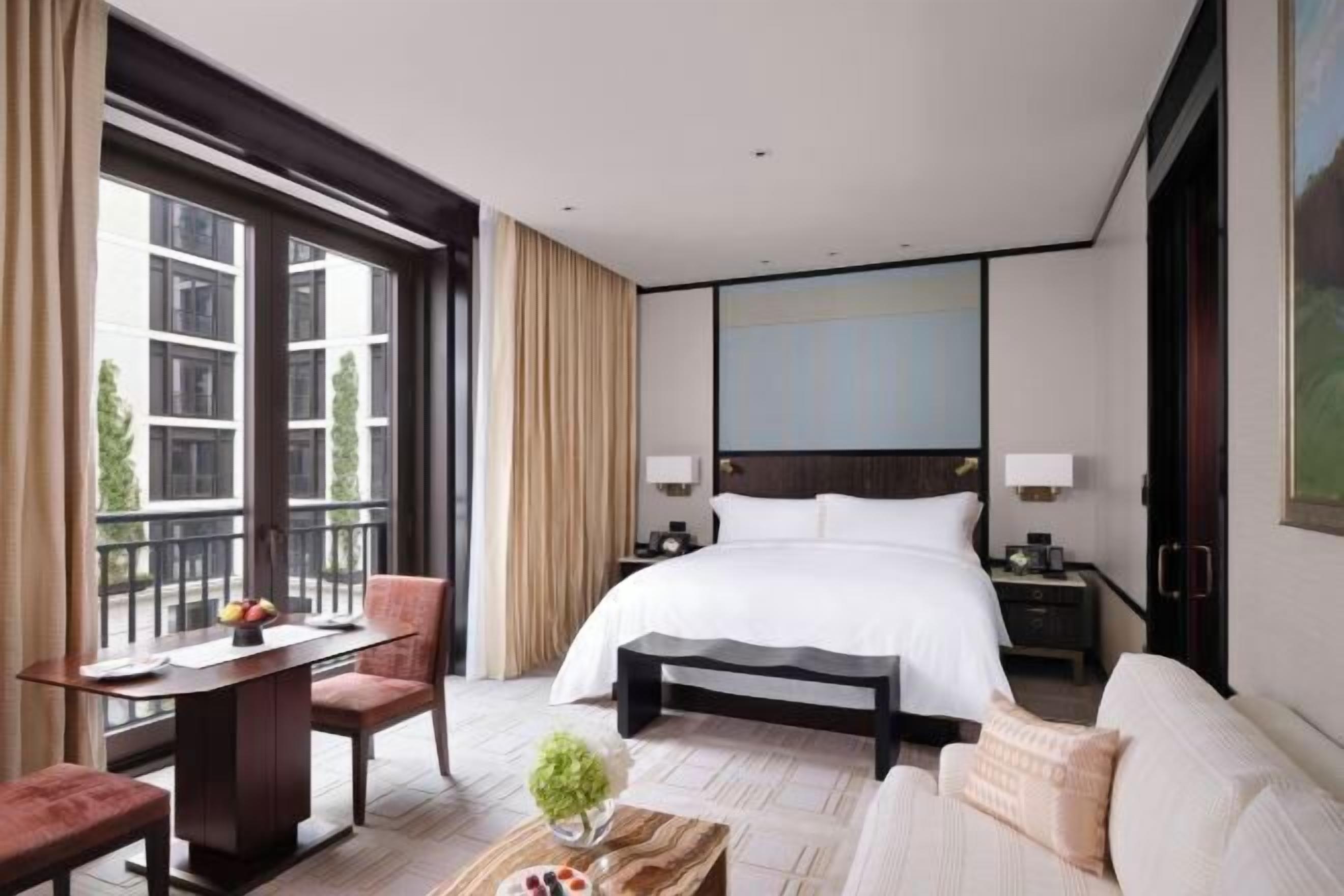 Egyptian cotton sheets, premium bedding, down comforters, minibar