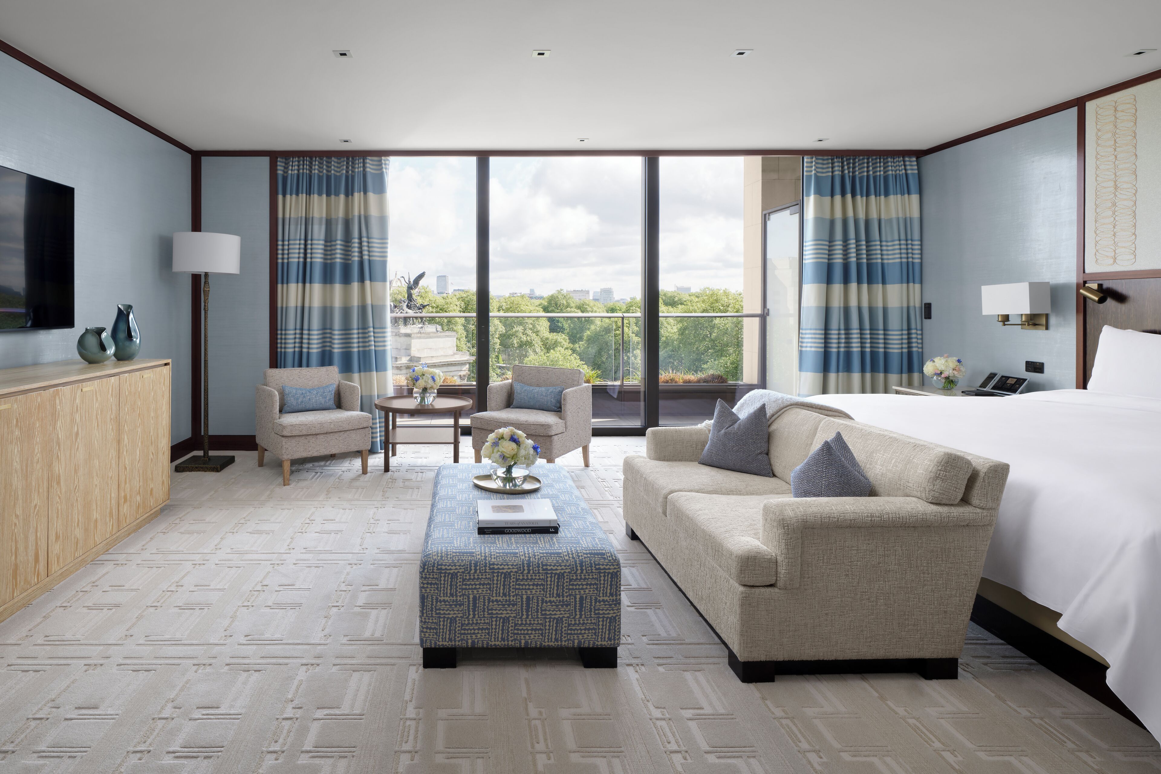 The Peninsula Suite, 1 King Bed | Egyptian cotton sheets, premium bedding, down duvets, minibar