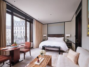 Egyptian cotton sheets, premium bedding, down duvets, minibar - The Peninsula London (London)