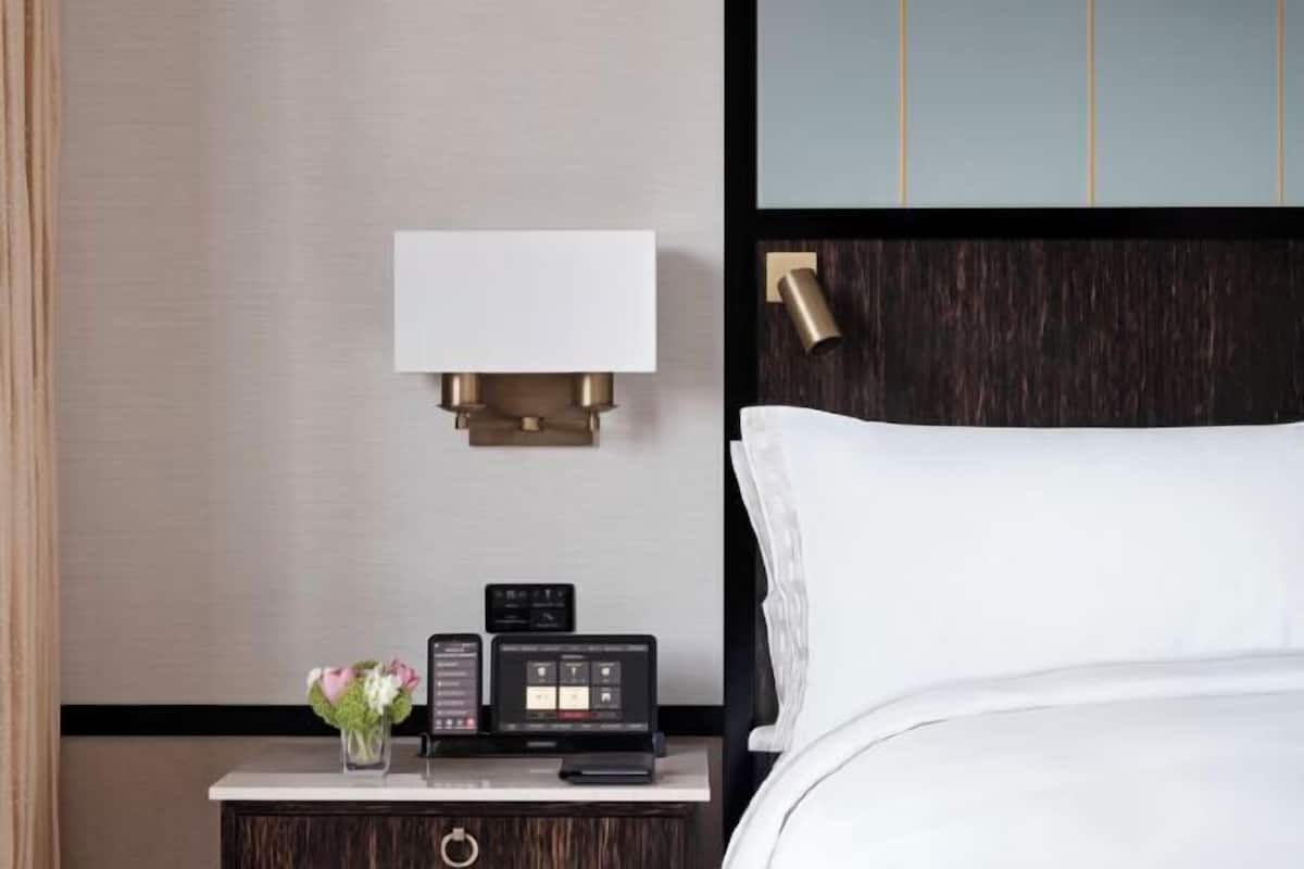 Egyptian cotton sheets, premium bedding, down comforters, minibar