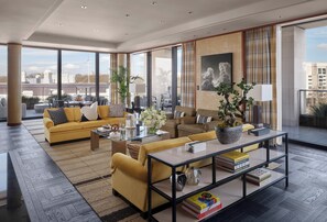 Suite, Mehrere Betten (The Peninsula Suite) | Wohnbereich