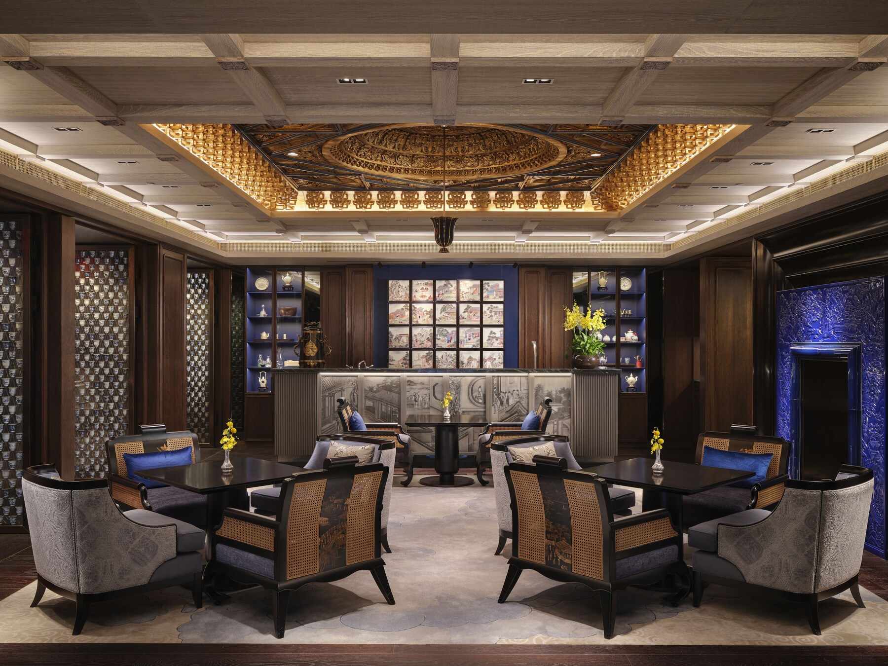 3 restaurants; breakfast, lunch, dinner and brunch served 