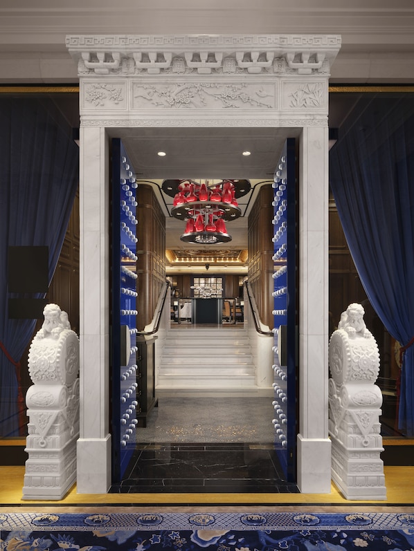 3 ristoranti, aperti a colazione, a pranzo e a cena, cucina britannica