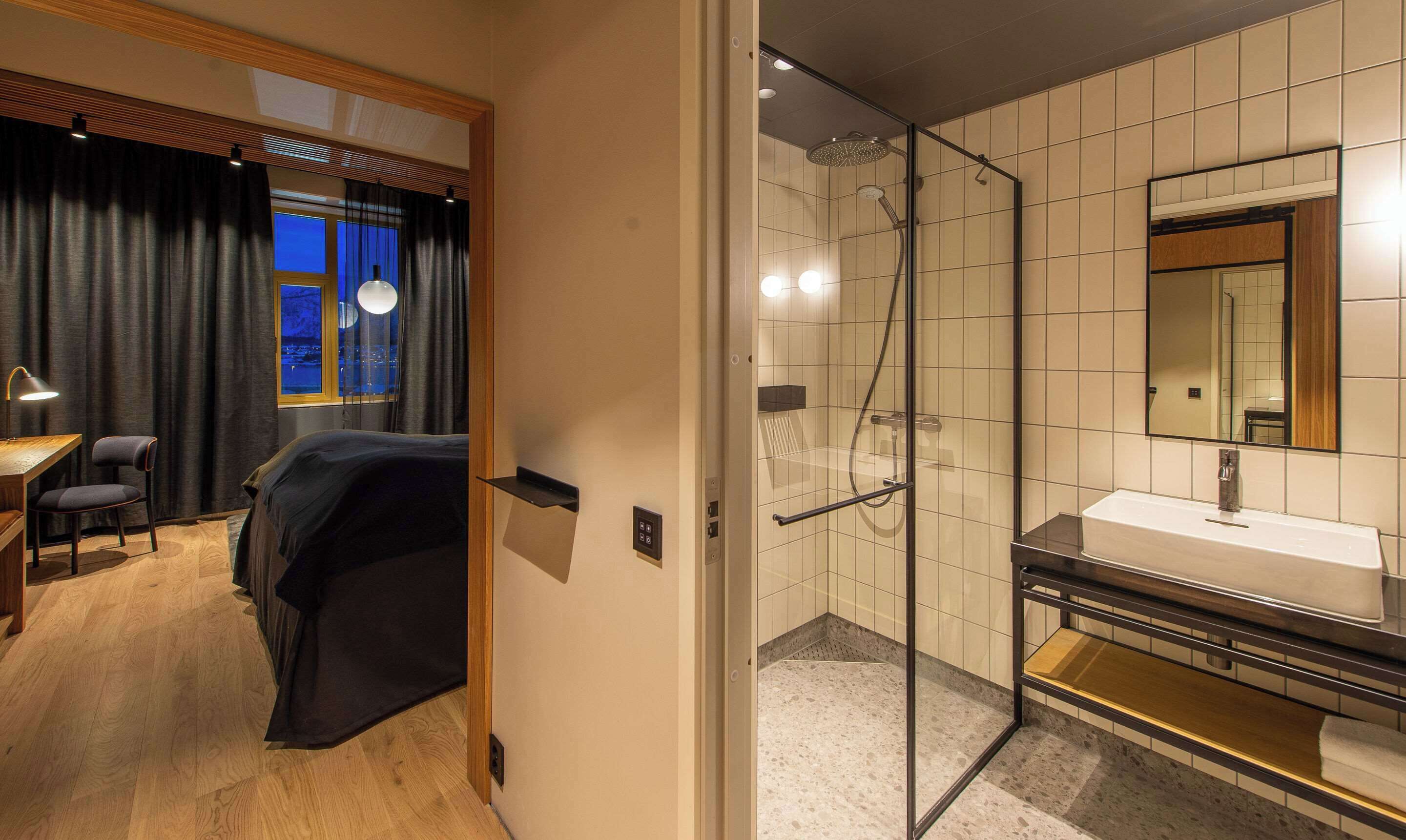 Roupas de cama premium, edredons de pluma, camas com colchões pillow-top