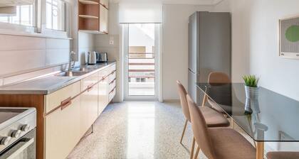 Homey 2BR Apartment in Cholargos