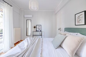 2 bedrooms, desk, laptop workspace, blackout drapes - Homey 2BR Apartment in Cholargos (Papagou-Holargos)