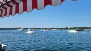 A marina with several sailboats and a clear blue sky. - WindSong: A charming 3-bedroom retreat in Boothbay Harbor, ME, near waterfront views. (Boothbay Harbor)