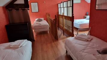 6 chambres, fer et planche à repasser, Wi-Fi gratuit, draps fournis