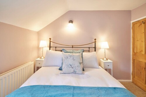 Host & Stay | Honey Cottage