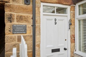 Exterior detail - Host & Stay | Honey Cottage (Saltburn-by-the-Sea)