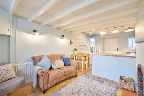 Host & Stay | Honey Cottage