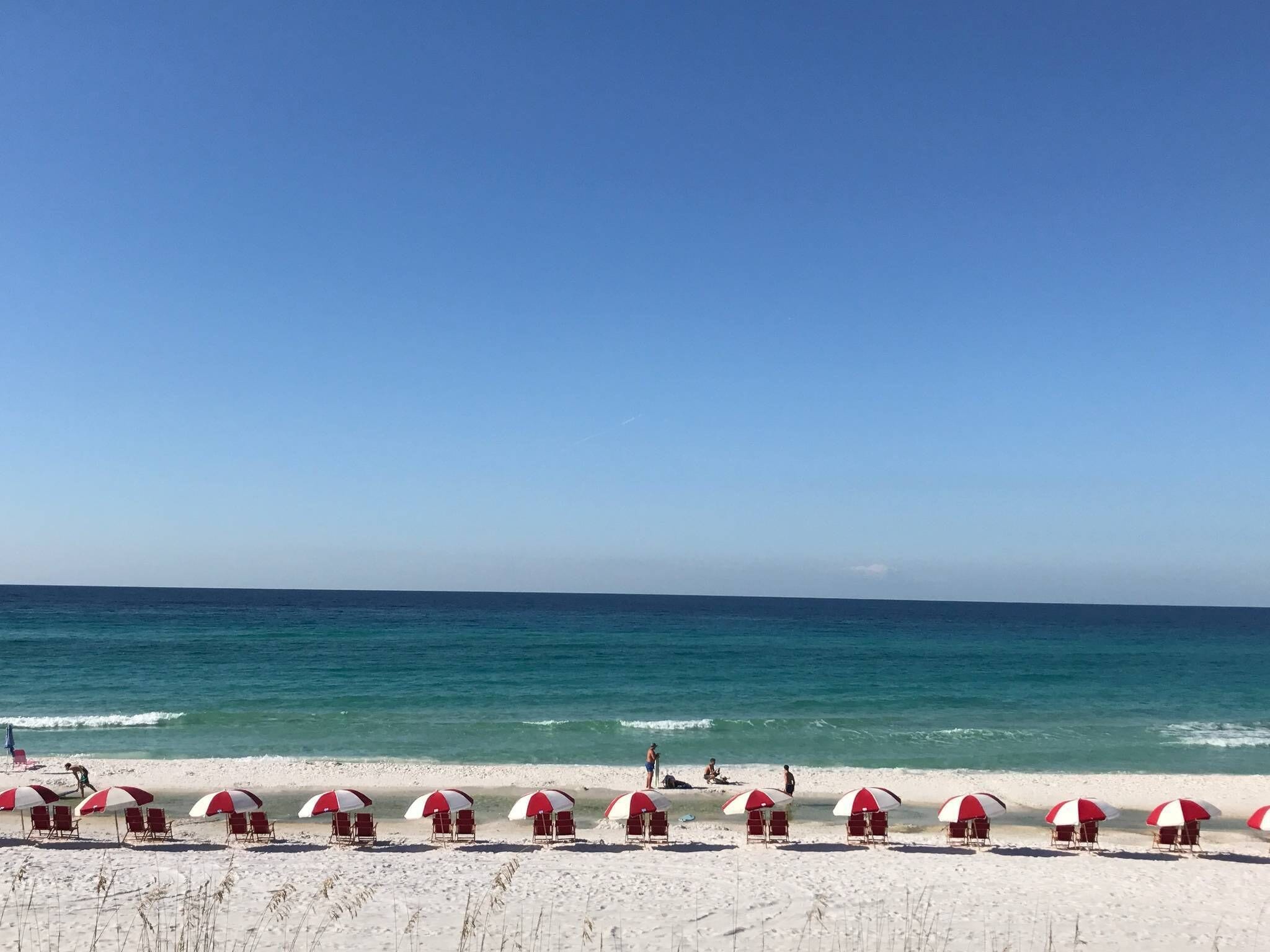 På stranden og strandbar
