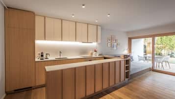 Luxury House | Private kitchen | Full-sized fridge, oven, stovetop, dishwasher