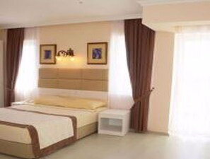 Habitación estándar doble | Ropa de cama de alta calidad, minibar, escritorio