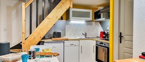 Fridge, microwave, oven, dishwasher