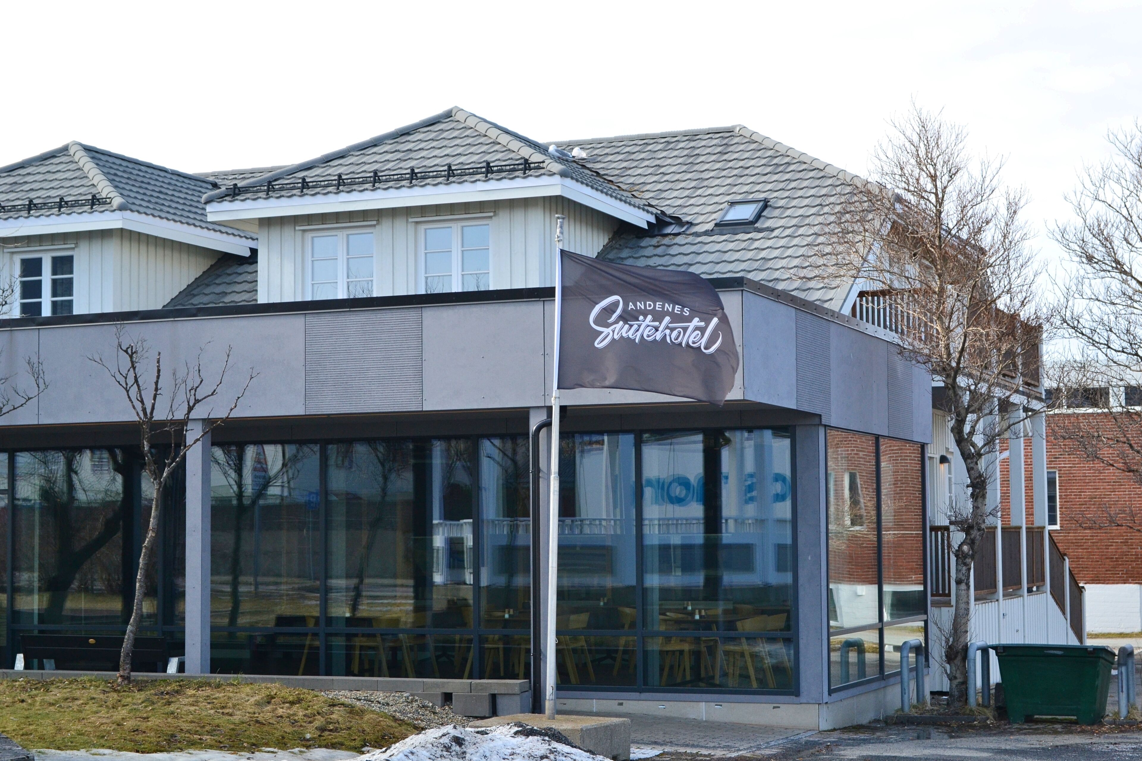 Vista frontal de la propiedad