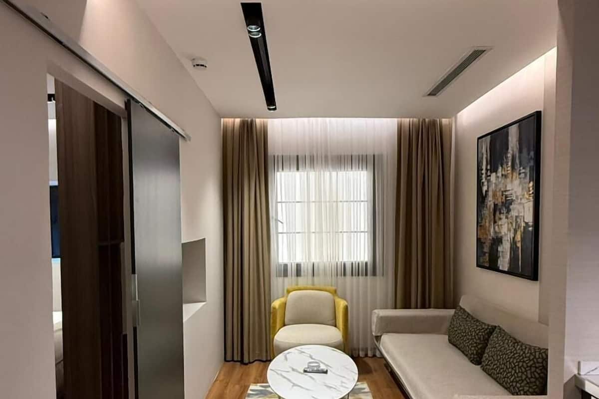 Deluxe Studio | 1 bilik tidur, peralatan tempat tidur premium, peti besi dalam bilik