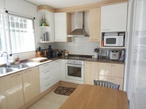 Køleskab, mikrobølgeovn, ovn, opvaskemaskine