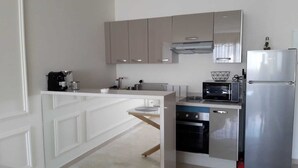 A modern kitchen with white cabinetry, a built-in oven, a microwave, and a stainless steel refrigerator. - Chez Miguel- Casablanca daily rental with swimming pool (Casablanca)