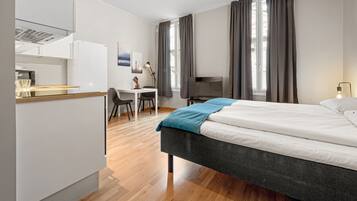 Studio For 2 | Iron/ironing board, free WiFi