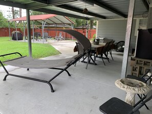 Outdoor dining - Comfortable home in Center of town (Port Arthur)