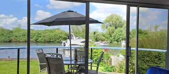 River View - sleeps 4 guests  in 2 bedrooms