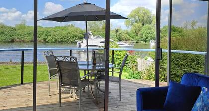 River View - sleeps 4 guests in 2 bedrooms