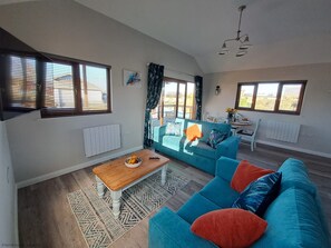 Smart TV - New! River Bay - set on the waters edge - sleeps 4 (Brundall)
