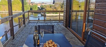 New! River Bay - set on the waters edge - sleeps 4