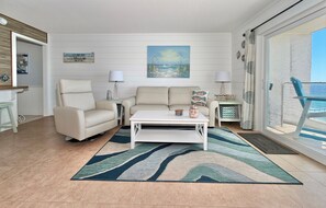 Smart TV, foosball - Beachfront Condo-Amazing View, Pool & Tiki Bar (Panama City Beach)