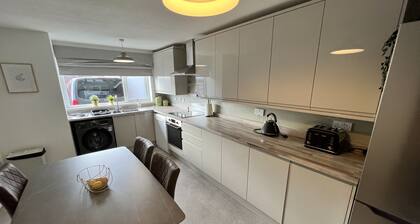 vERY comfy town house