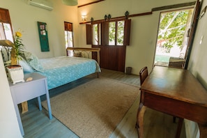 Bungalow Club | 1 chambre, literie de qualité supérieure, surmatelas, minibar