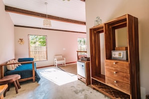 Bungalow Desain | 1 kamar tidur, seprai premium, bantalan ekstra lembut, dan minibar