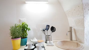 標準獨棟房屋 | 私人小型廚房 | 義式濃縮咖啡機、咖啡機/沖茶器、餐桌