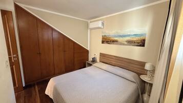 1 bedroom, in-room safe, desk, iron/ironing board