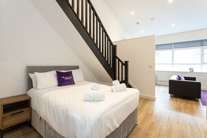 Gallery Apartment | Iron/ironing board, WiFi (free)