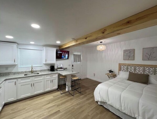 1 habitación, tabla de planchar con plancha, wifi gratis y ropa de cama 