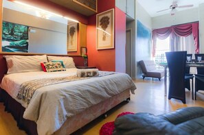 Iron/ironing board, bed sheets