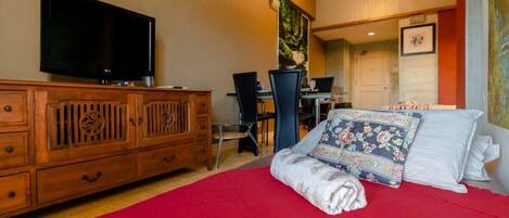 Strykjärn/strykbräda och sängkläder