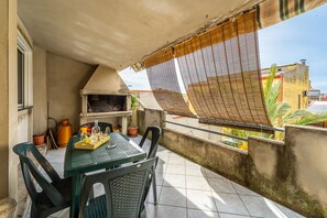 Outdoor dining - Holiday Home "Casa Flu" with Private Terrace & A/C (Assemini)