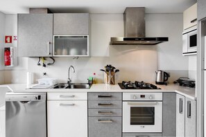 Fridge, microwave, oven, stovetop