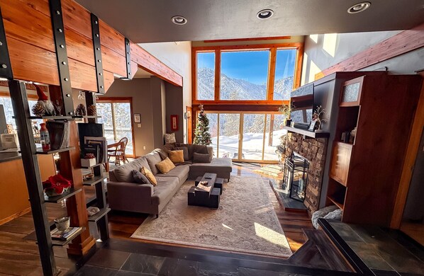 Smart TV, fireplace, table tennis