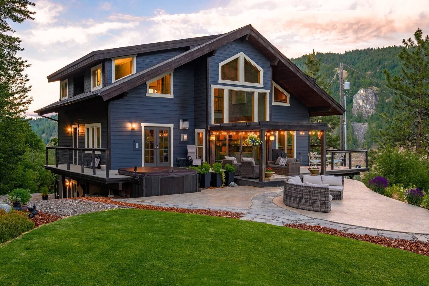 Mountain home | Views | Hot tub | Dogs OK