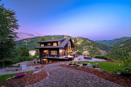 Peaceful mountain home | Seclusion | Views | Hot tub | Dogs OK