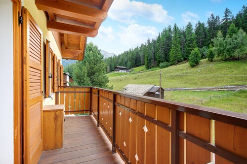 Apartment 'Casa Michela Trilocale 7' with Mountain View, Shared Terrace and Wi-Fi