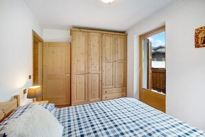 2 bedrooms, free WiFi, bed sheets - Apartment 'Casa Michela Trilocale 7' with Mountain View, Shared Terrace and Wi-Fi (Valfurva)