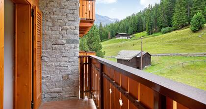 Apartment 'Casa Michela Trilocale Mansardato' with Mountain View, Shared Terrace and Wi-Fi